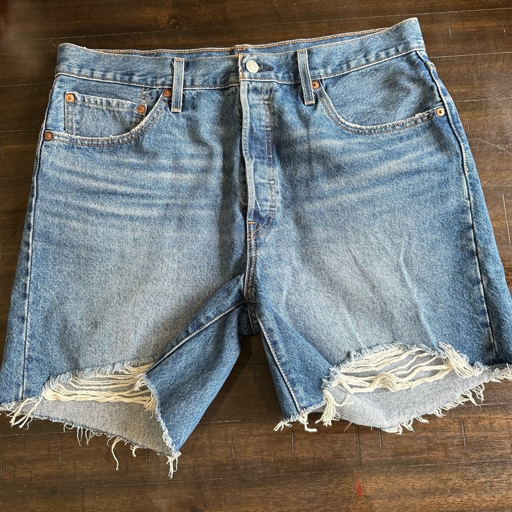 Like New Levi’s 501 Distressed Denim Shorts